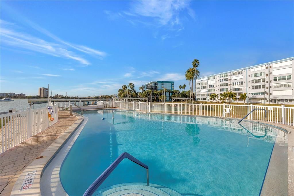For Sale: $230,000 (1 beds, 1 baths, 1078 Square Feet)