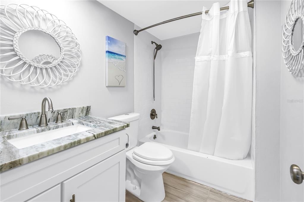 For Sale: $230,000 (1 beds, 1 baths, 1078 Square Feet)