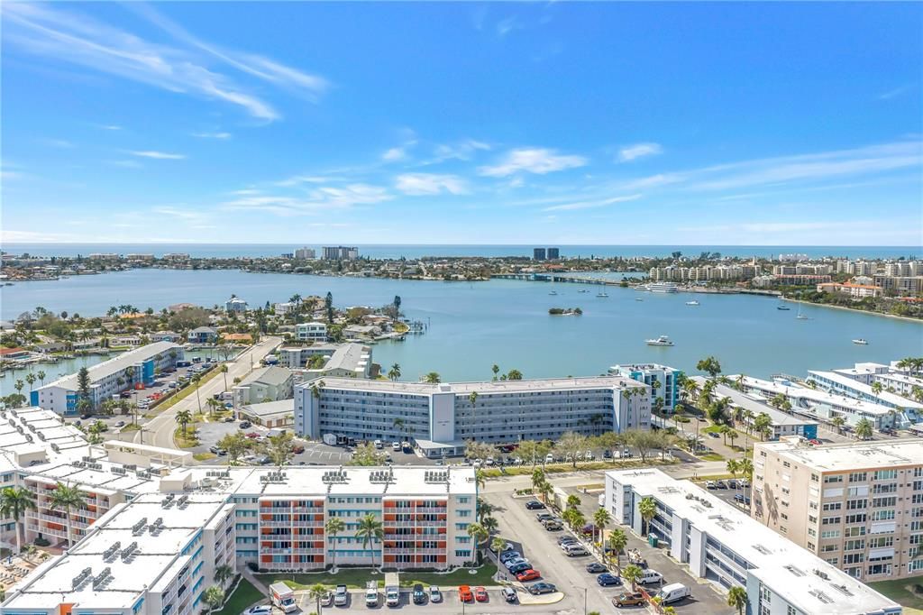 For Sale: $230,000 (1 beds, 1 baths, 1078 Square Feet)