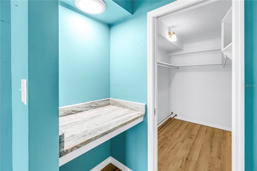 For Sale: $230,000 (1 beds, 1 baths, 1078 Square Feet)