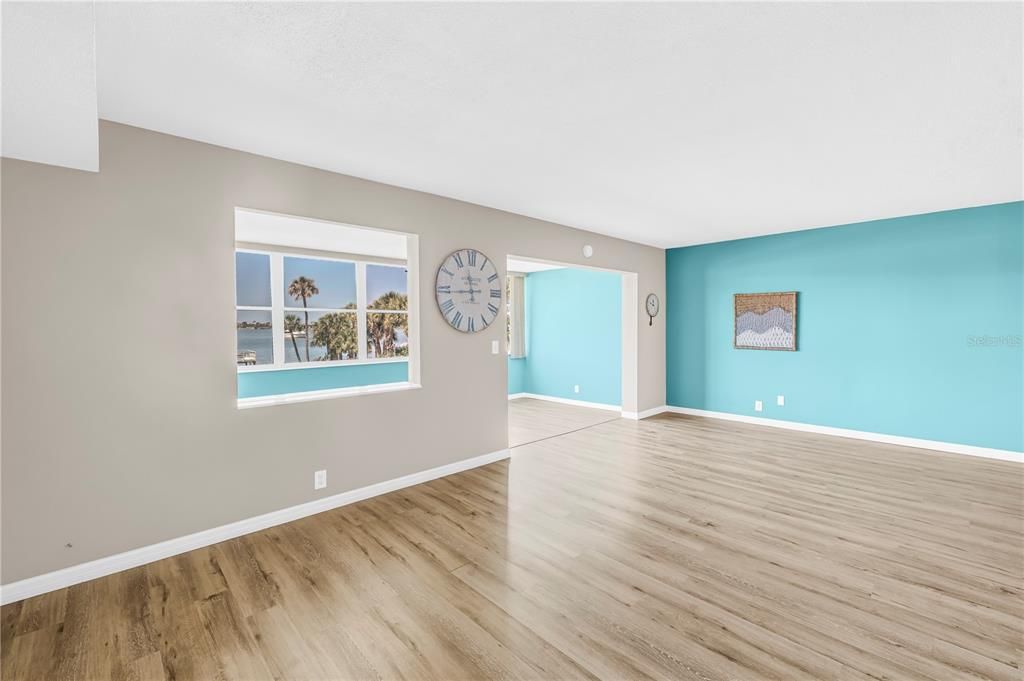 For Sale: $230,000 (1 beds, 1 baths, 1078 Square Feet)
