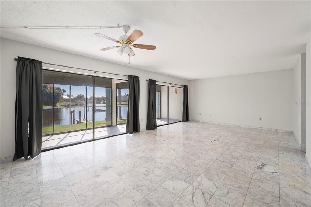 En Venta: $275,000 (2 camas, 2 baños, 1326 Pies cuadrados)