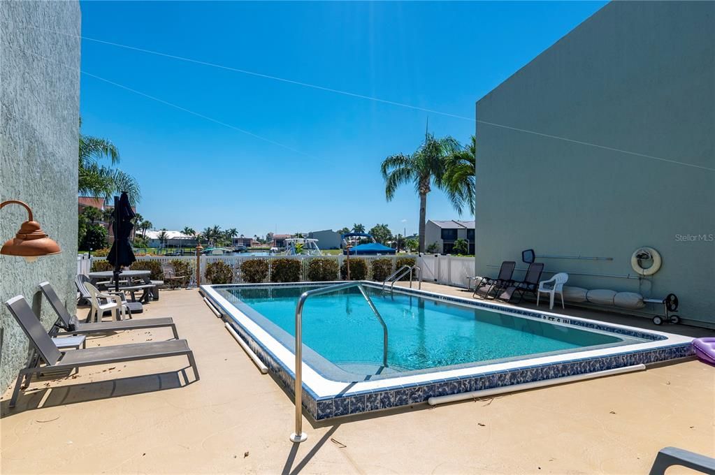 En Venta: $275,000 (2 camas, 2 baños, 1326 Pies cuadrados)
