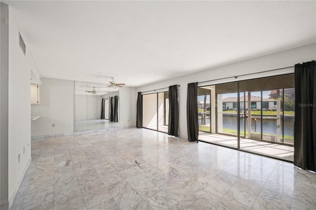 En Venta: $275,000 (2 camas, 2 baños, 1326 Pies cuadrados)