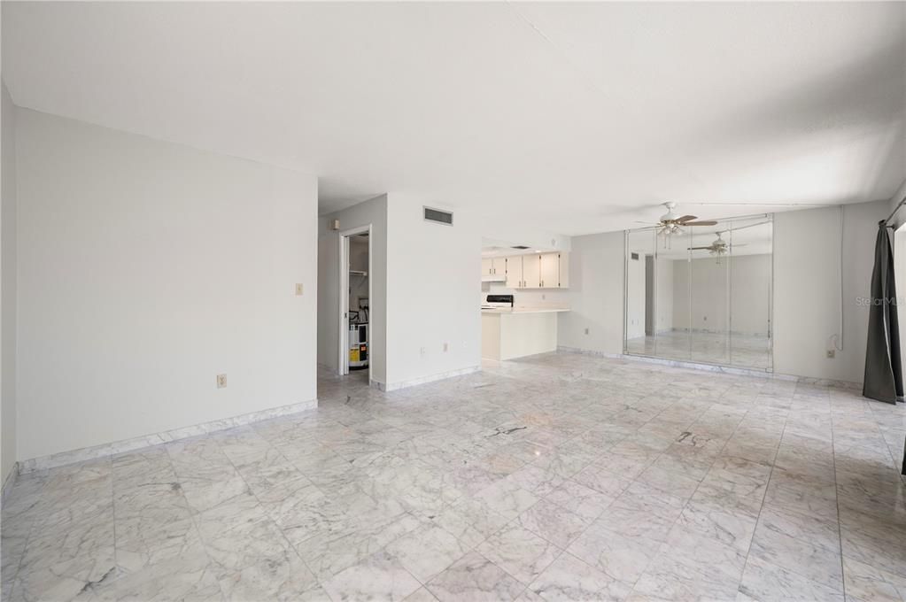En Venta: $275,000 (2 camas, 2 baños, 1326 Pies cuadrados)