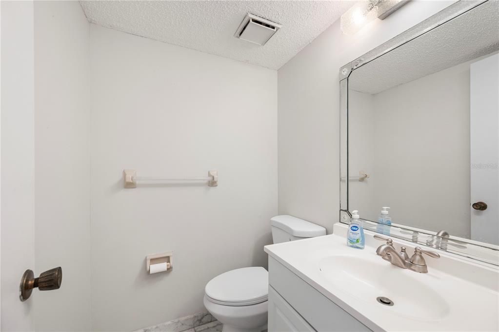 En Venta: $275,000 (2 camas, 2 baños, 1326 Pies cuadrados)