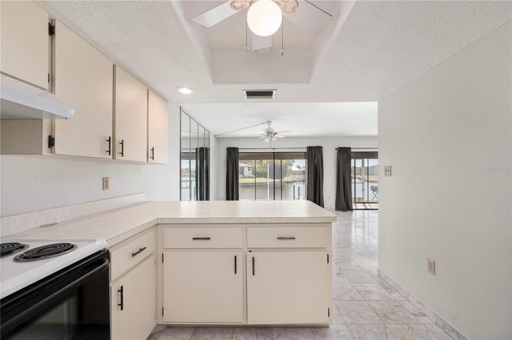 En Venta: $275,000 (2 camas, 2 baños, 1326 Pies cuadrados)