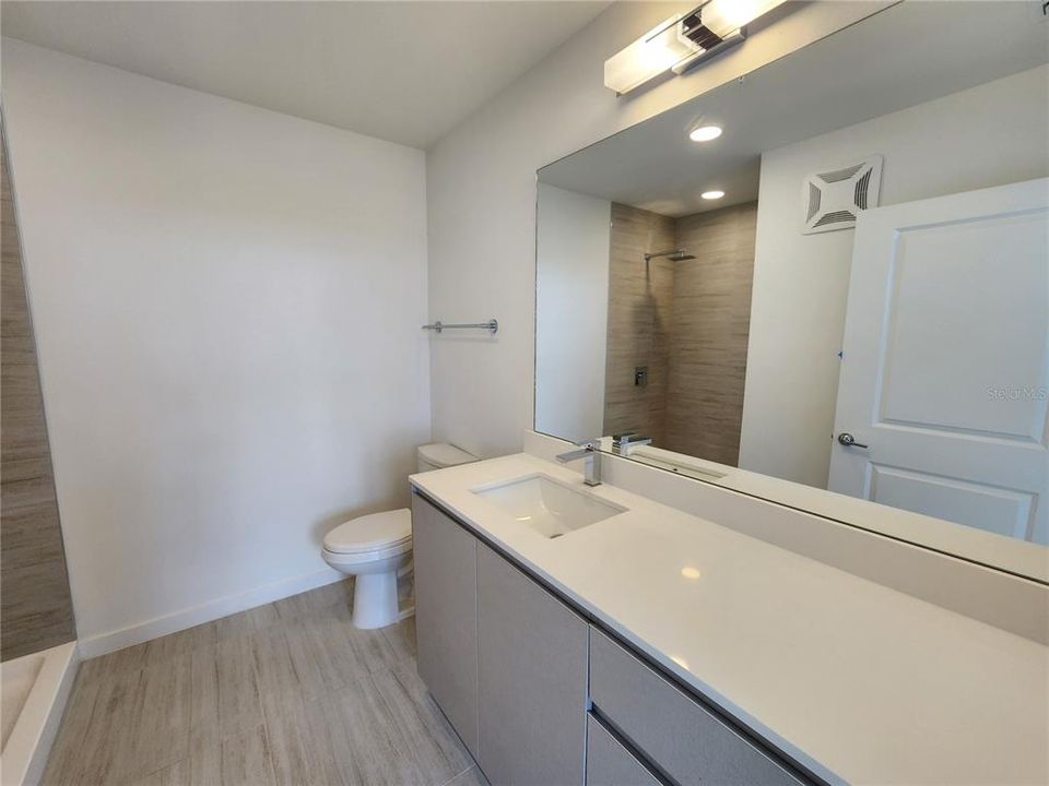 В аренду: $1,900 (2 спален, 2 ванн, 1023 Квадратных фут)