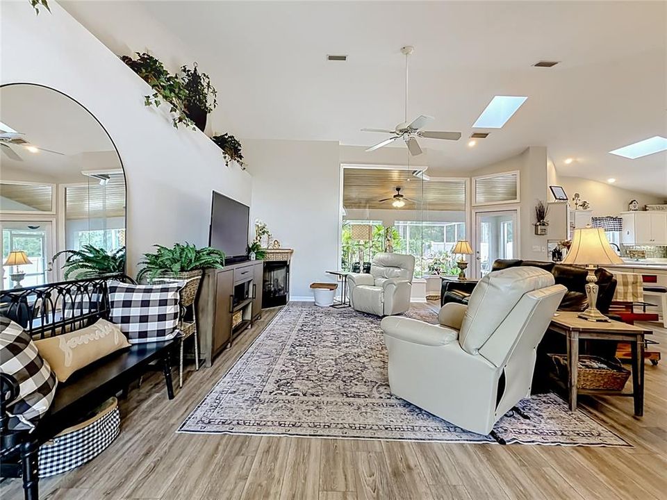 En Venta: $339,900 (3 camas, 2 baños, 1725 Pies cuadrados)