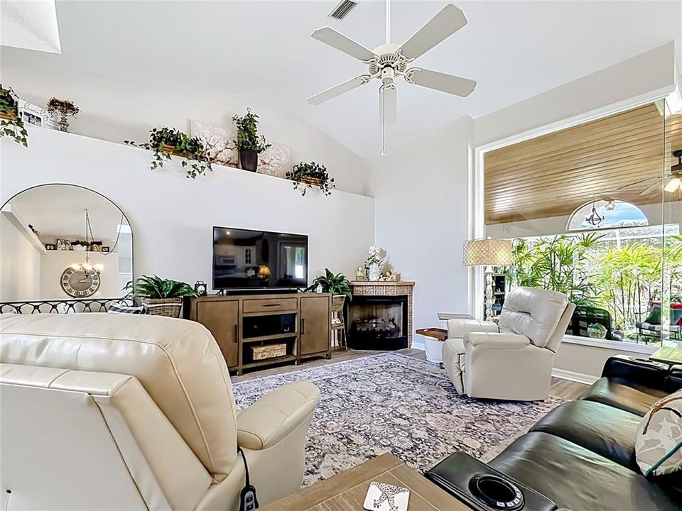 En Venta: $339,900 (3 camas, 2 baños, 1725 Pies cuadrados)