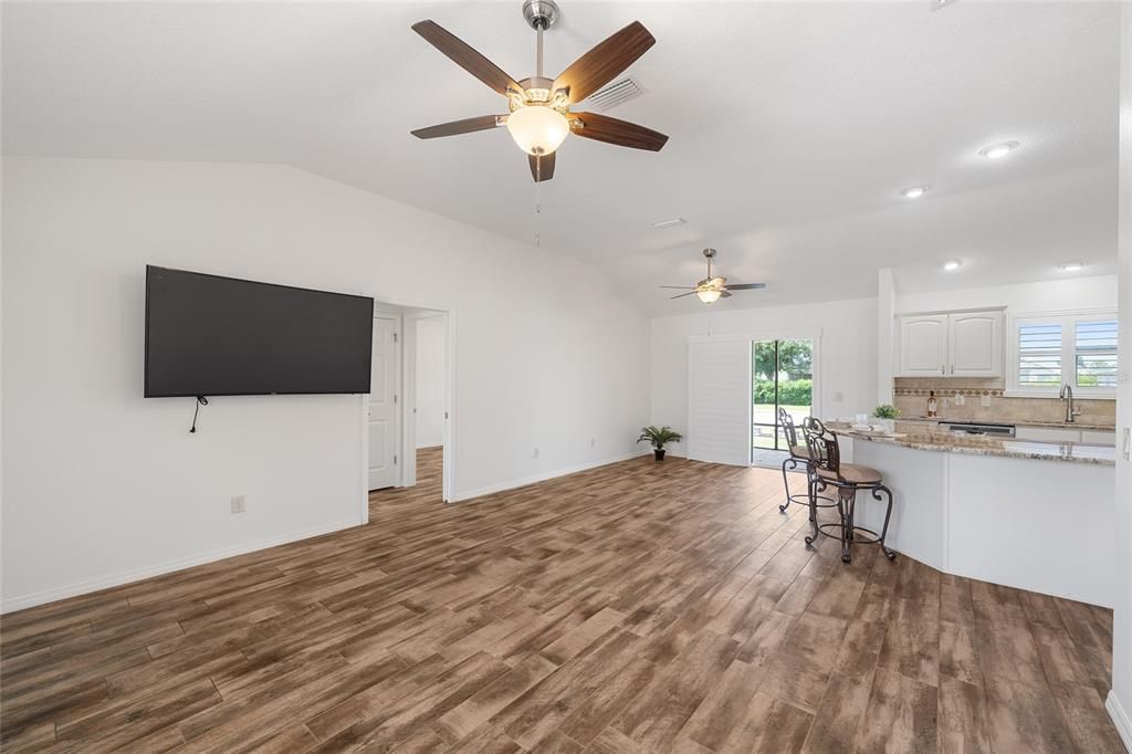 En Venta: $429,000 (3 camas, 2 baños, 1392 Pies cuadrados)