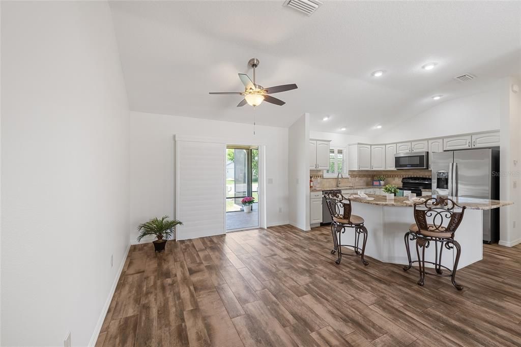 En Venta: $429,000 (3 camas, 2 baños, 1392 Pies cuadrados)