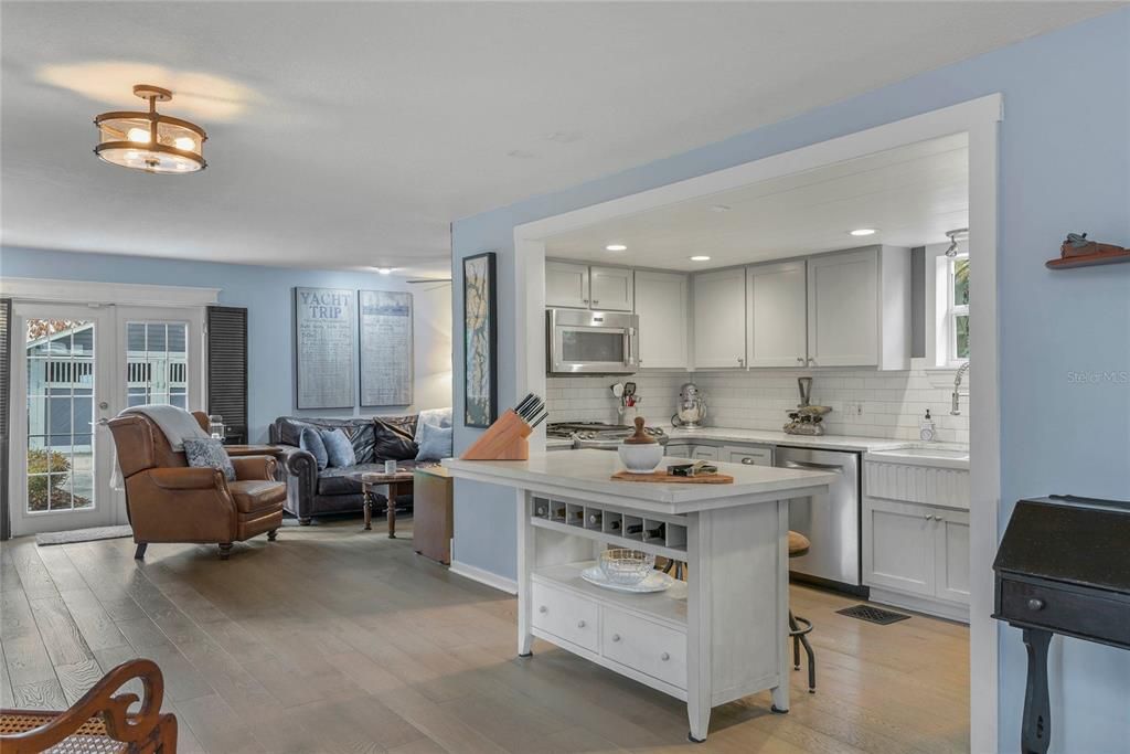 Active With Contract: $598,000 (3 beds, 2 baths, 1528 Square Feet)