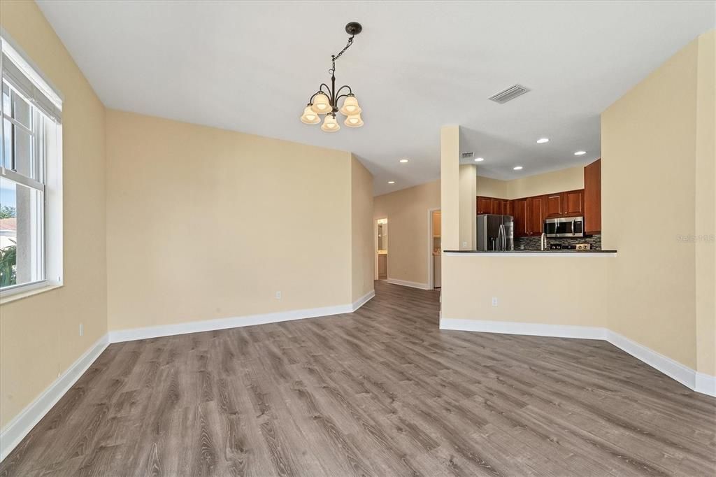 For Sale: $330,000 (3 beds, 2 baths, 1586 Square Feet)