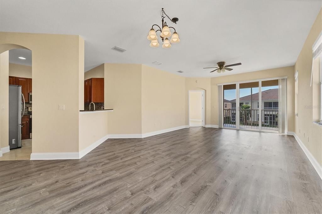 For Sale: $330,000 (3 beds, 2 baths, 1586 Square Feet)