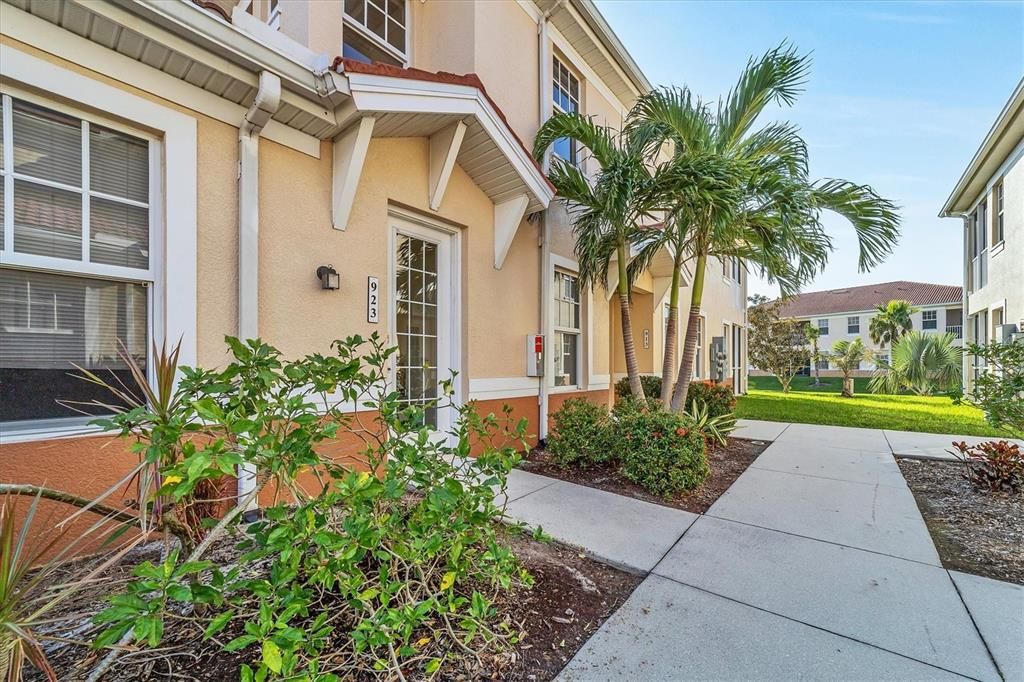 For Sale: $330,000 (3 beds, 2 baths, 1586 Square Feet)