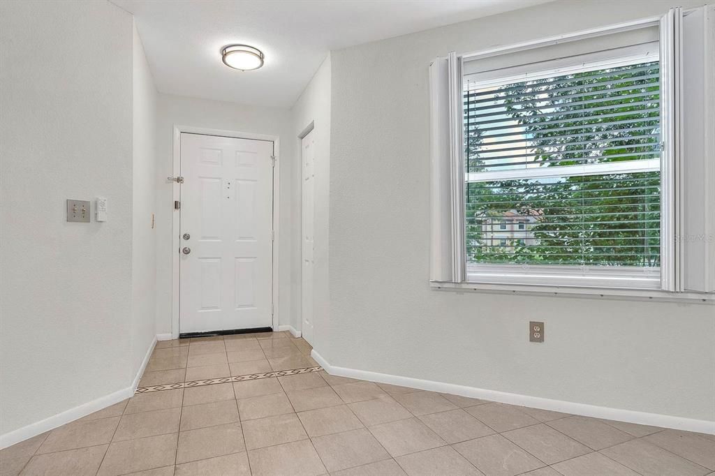 For Rent: $1,650 (2 beds, 2 baths, 937 Square Feet)