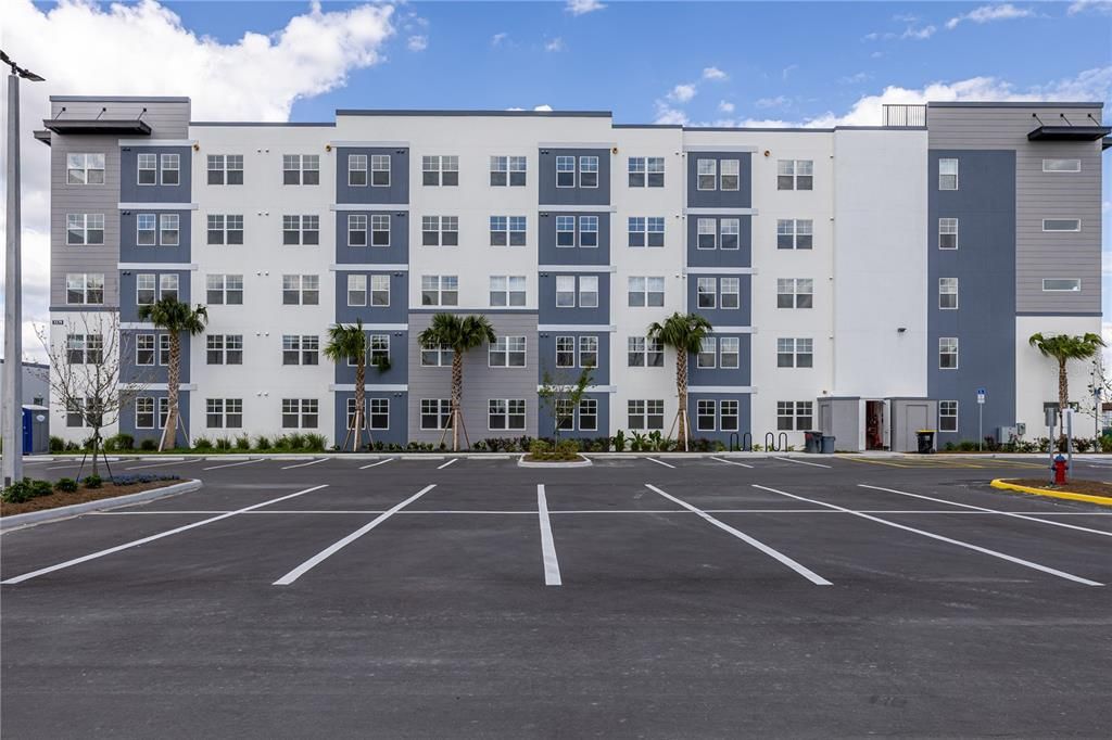 For Rent: $2,000 (2 beds, 2 baths, 1085 Square Feet)