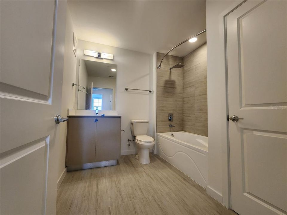 For Rent: $2,000 (2 beds, 2 baths, 1085 Square Feet)