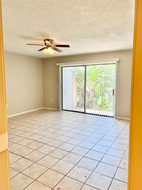 For Rent: $1,450 (2 beds, 1 baths, 860 Square Feet)