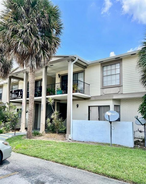 For Rent: $1,450 (2 beds, 1 baths, 860 Square Feet)