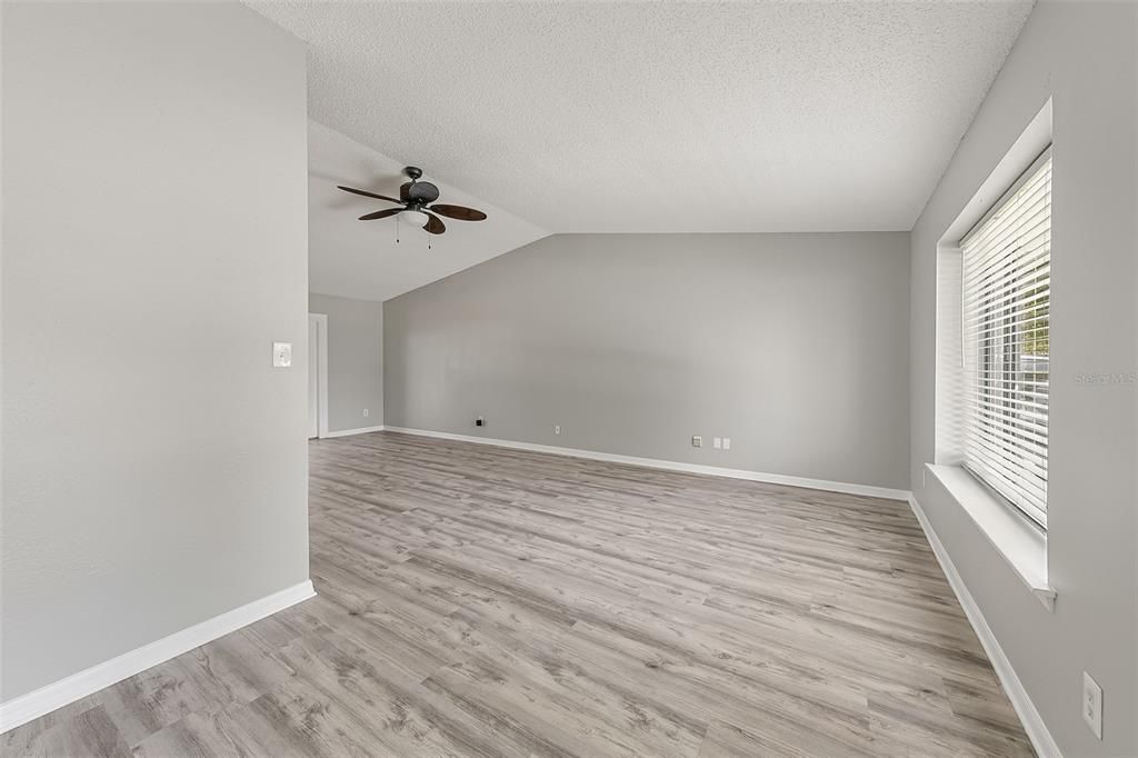 For Sale: $229,900 (3 beds, 2 baths, 1188 Square Feet)