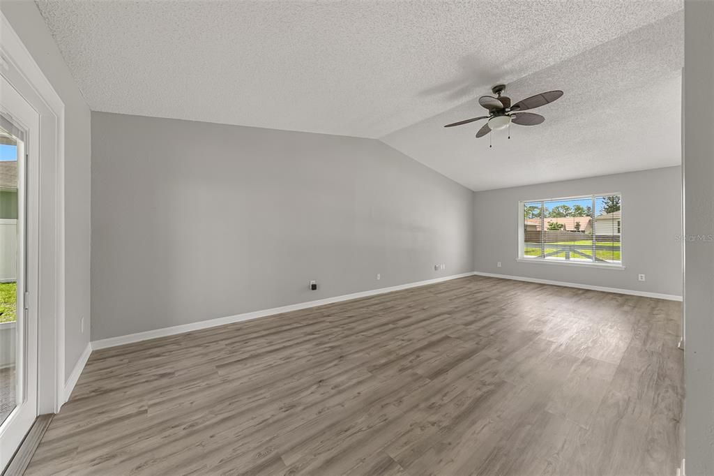 For Sale: $229,900 (3 beds, 2 baths, 1188 Square Feet)
