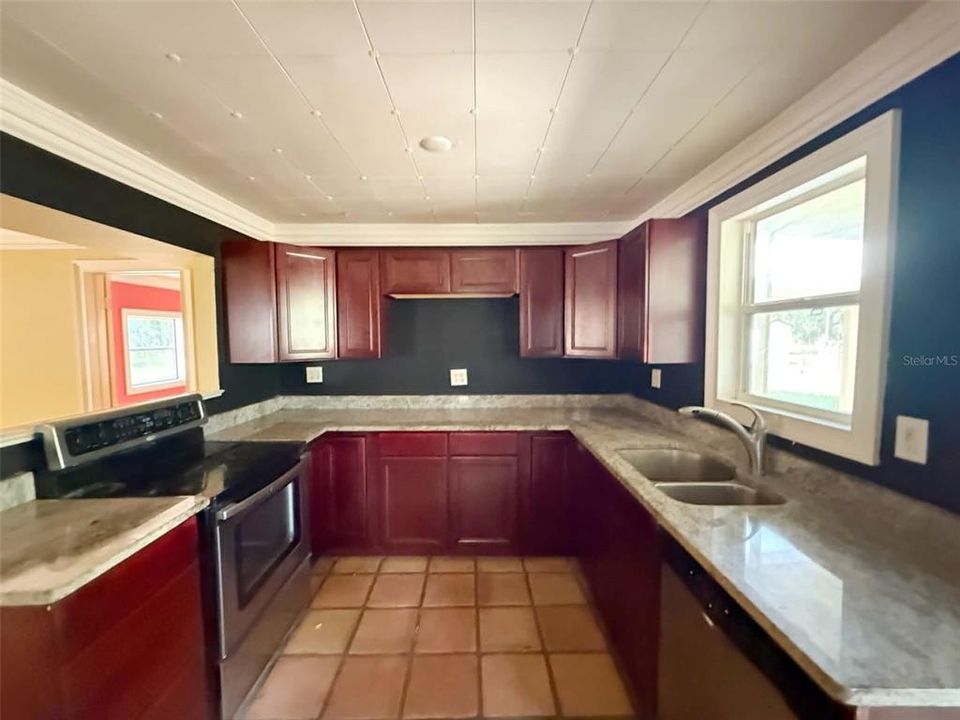 For Sale: $120,000 (2 beds, 1 baths, 1008 Square Feet)