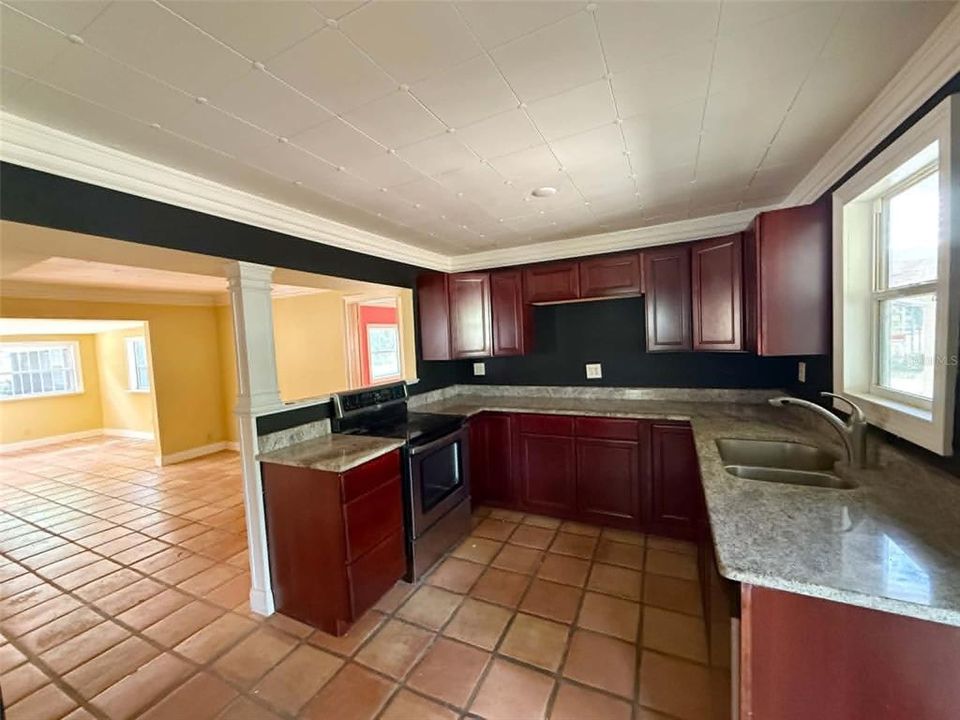 For Sale: $120,000 (2 beds, 1 baths, 1008 Square Feet)