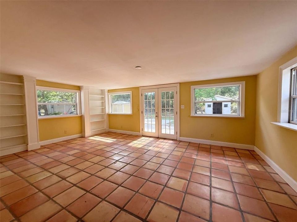 For Sale: $120,000 (2 beds, 1 baths, 1008 Square Feet)