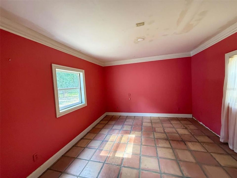 For Sale: $120,000 (2 beds, 1 baths, 1008 Square Feet)