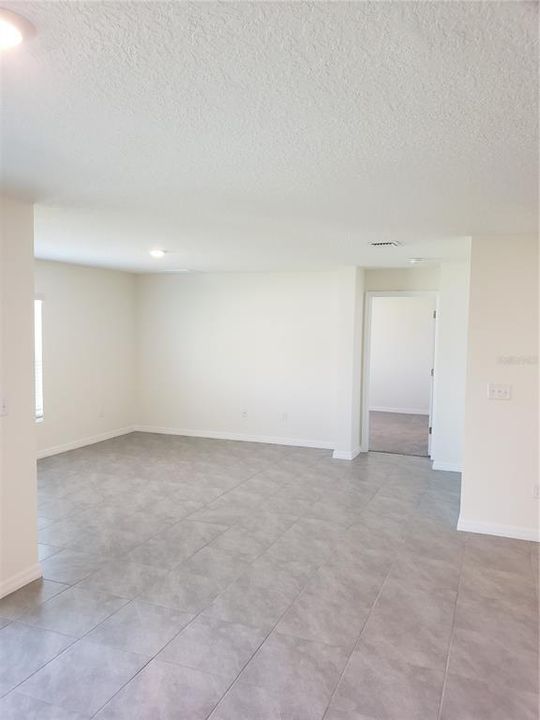 En Renta: $2,500 (4 camas, 2 baños, 1827 Pies cuadrados)