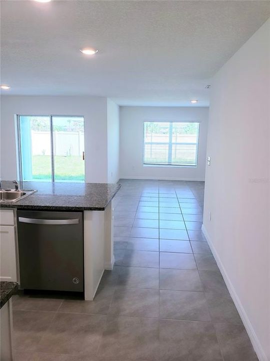 En Renta: $2,500 (4 camas, 2 baños, 1827 Pies cuadrados)
