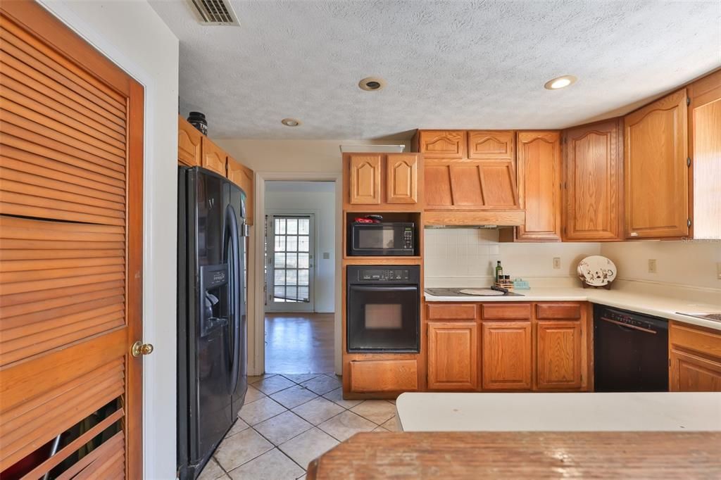 For Sale: $425,000 (4 beds, 2 baths, 2736 Square Feet)
