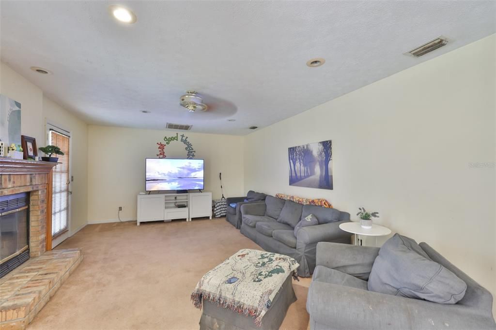 For Sale: $425,000 (4 beds, 2 baths, 2736 Square Feet)