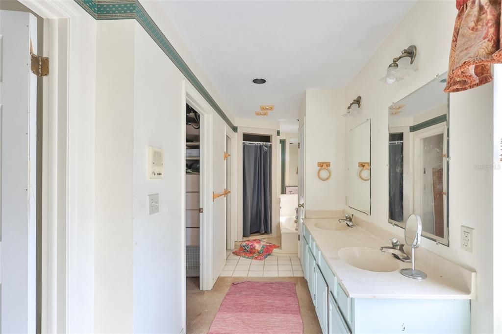 For Sale: $425,000 (4 beds, 2 baths, 2736 Square Feet)