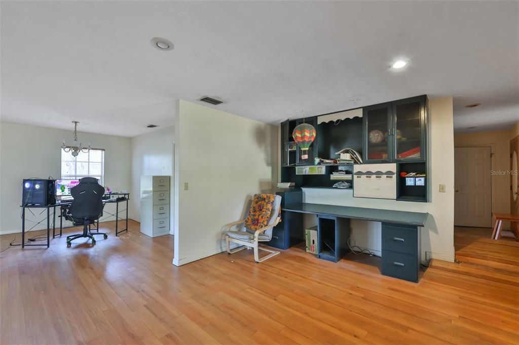 For Sale: $425,000 (4 beds, 2 baths, 2736 Square Feet)
