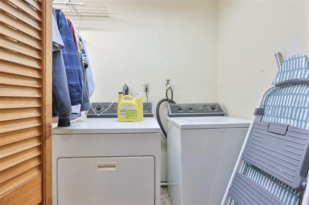 For Sale: $425,000 (4 beds, 2 baths, 2736 Square Feet)
