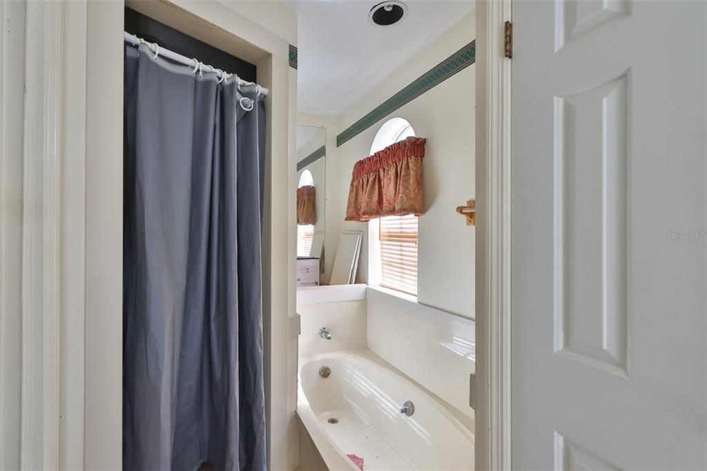 For Sale: $425,000 (4 beds, 2 baths, 2736 Square Feet)
