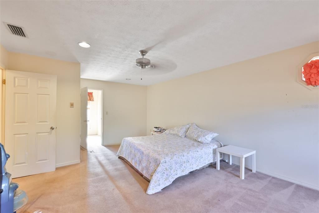 For Sale: $425,000 (4 beds, 2 baths, 2736 Square Feet)