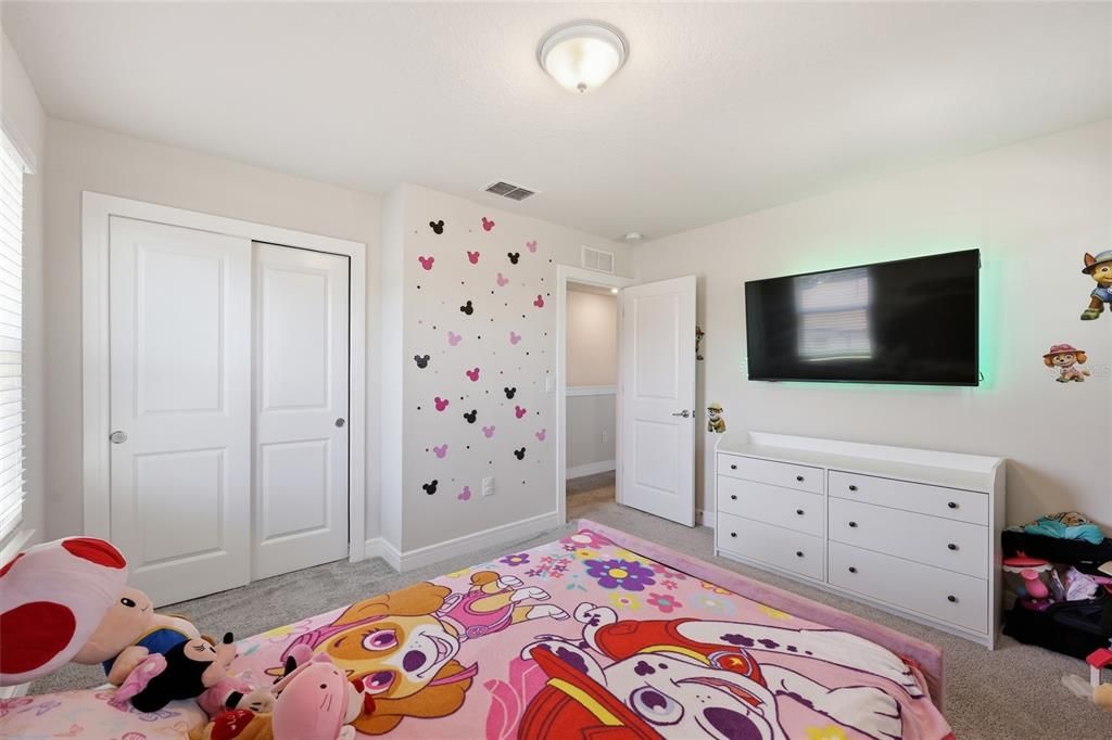 For Sale: $415,000 (5 beds, 3 baths, 2537 Square Feet)