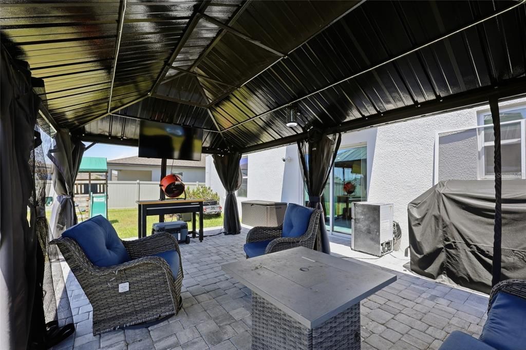 For Sale: $415,000 (5 beds, 3 baths, 2537 Square Feet)