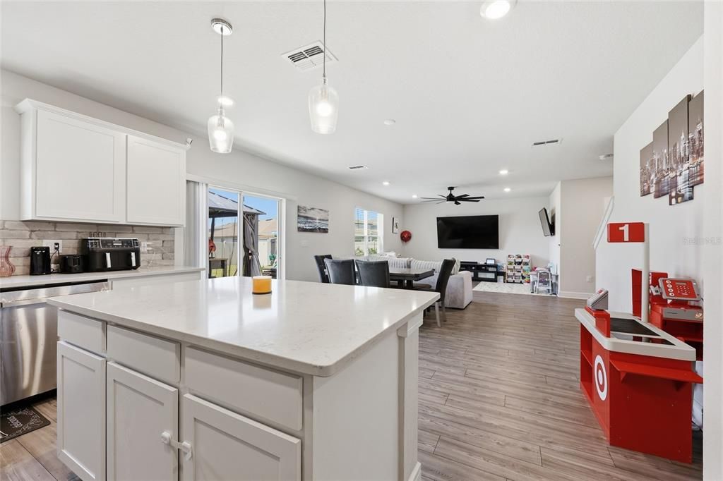 For Sale: $415,000 (5 beds, 3 baths, 2537 Square Feet)