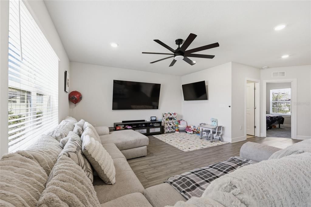 For Sale: $415,000 (5 beds, 3 baths, 2537 Square Feet)