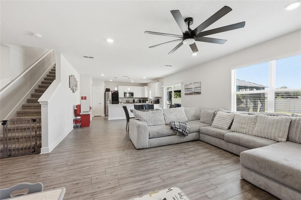 For Sale: $415,000 (5 beds, 3 baths, 2537 Square Feet)