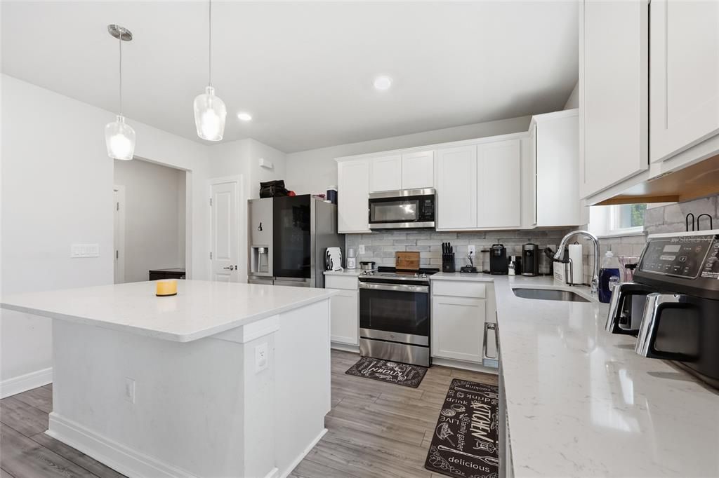 For Sale: $415,000 (5 beds, 3 baths, 2537 Square Feet)