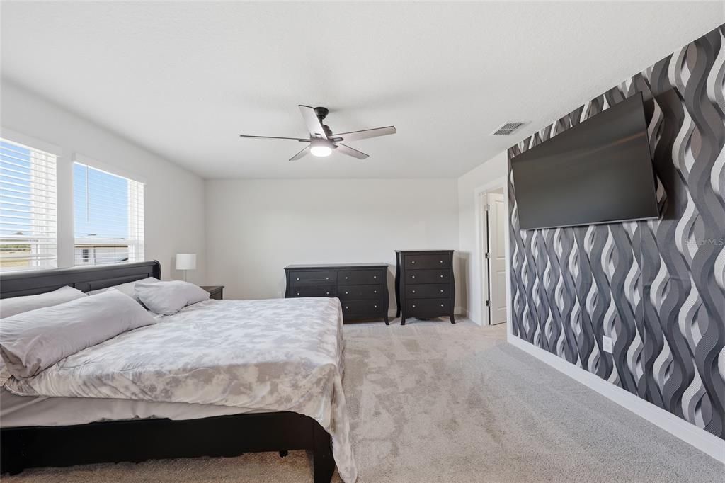 For Sale: $415,000 (5 beds, 3 baths, 2537 Square Feet)
