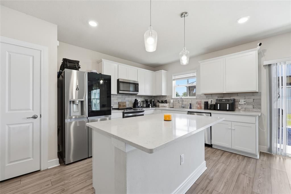 For Sale: $415,000 (5 beds, 3 baths, 2537 Square Feet)