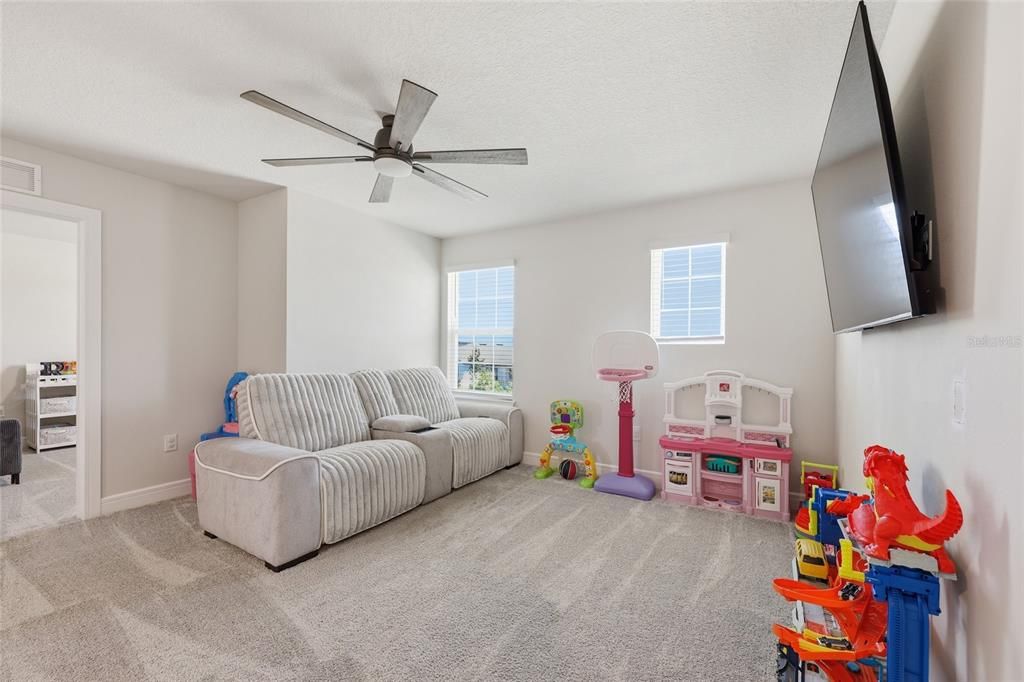 For Sale: $415,000 (5 beds, 3 baths, 2537 Square Feet)