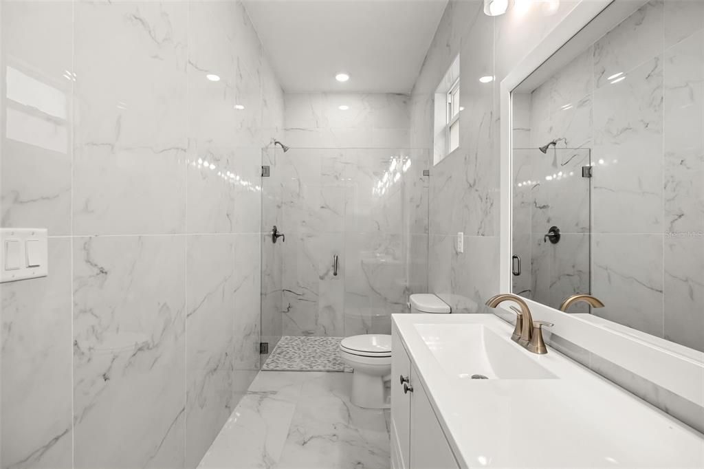 Activo con contrato: $414,900 (4 camas, 3 baños, 1769 Pies cuadrados)